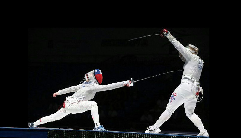 Fotografia de 2 deportistas olímpicos de Esgrima
