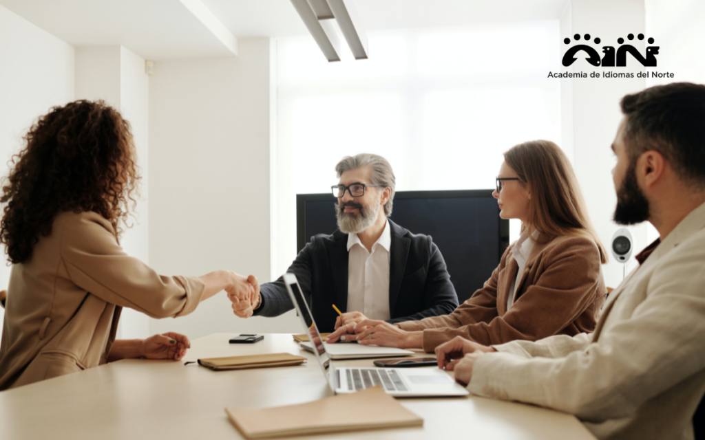 Profesionales bilingües son los más buscados por las empresas